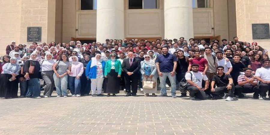 بالبلدي: طلاب
      القطاع
      الصحي
      في
      جامعة
      القاهرة
      الأهلية
      يختتمون
      عامًا
      من
      التميز