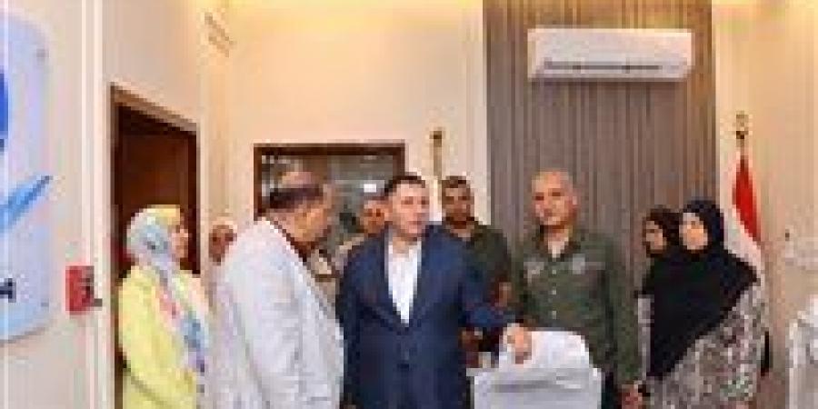 بالبلدي: محافظ
      دمياط
      يتابع
      جاهزية
      مركز
      سيطرة
      الشبكة
      الوطنية
      لدعم
      منظومة
      الطوارئ