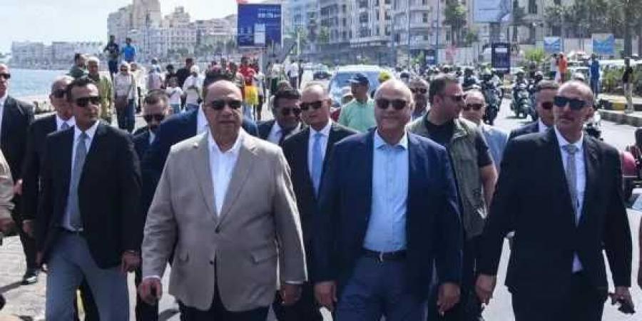 محافظ
      الإسكندرية
      يُطلق
      فعاليات
      العيد
      القومي
      الـ74
      للمحافظة
      ويشهد
      الموسيقى
      العسكرية
      وعروضا
      للدراجات
      البخارية
