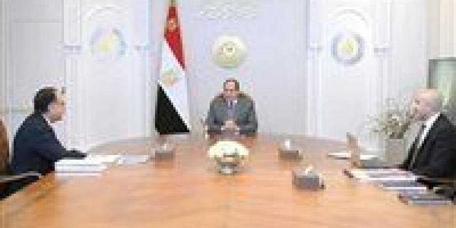 بالبلدي : الرئيس
      السيسى
      يجتمع
      برئيس
      الوزراء
      ووزير
      التربية
      والتعليم