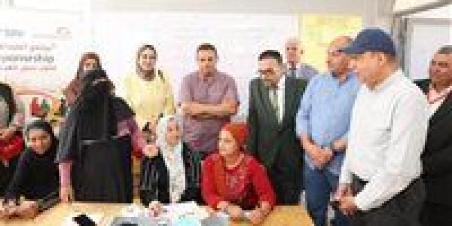 بالبلدي: محافظ
      المنيا
      يشهد
      نجاح
      تجربة
      مجموعات
      الادخار
      والإقراض