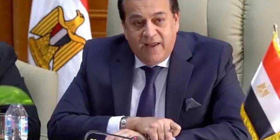 وزير
      الصحة
      عن
      واقعة
      مستشفى
      قنا:
      نعترف
      بوجود
      مشكلات
      وتقصير
      ونعمل
      على
      معالجتها
