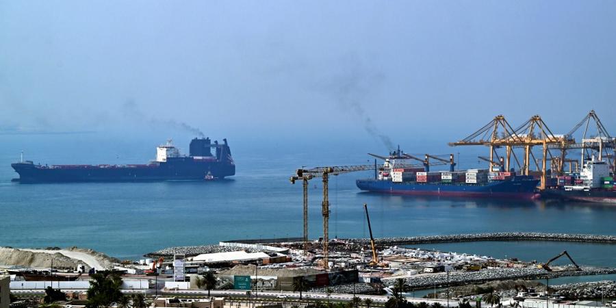belbalady إليكم خريطة لخطوط أنابيب نقل النفط قيد الإنشاء والتشغيل بدلاً من مضيق هرمز