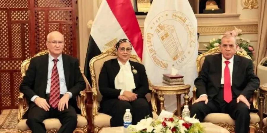 أمل
      عمار
      تهنئ
      رئيس
      محكمة
      النقض
      بتوليه
      منصبه..
      وتؤكد
      دور
      القضاء
      في
      حماية
      الحقوق
      وترسيخ
      سيادة
      القانون