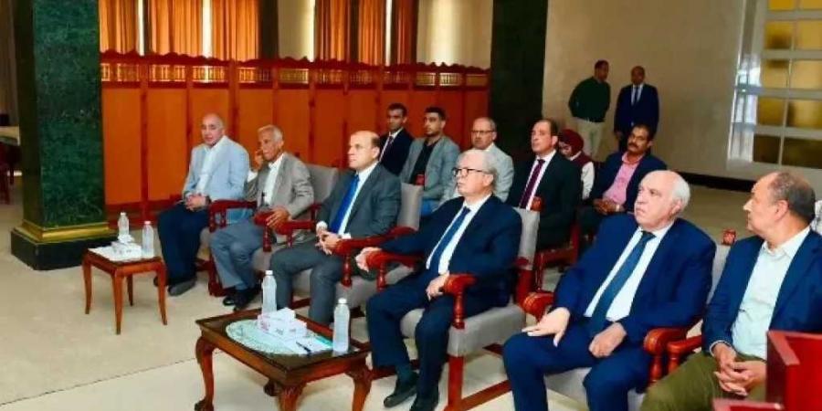 نائب
      رئيس
      الوزراء
      يتفقد
      تطوير
      غزل
      المحلة..
      تشغيل
      أكبر
      مصنع
      غزل
      في
      العالم
      ضمن
      مشروع
      تحديث
      الصناعة
