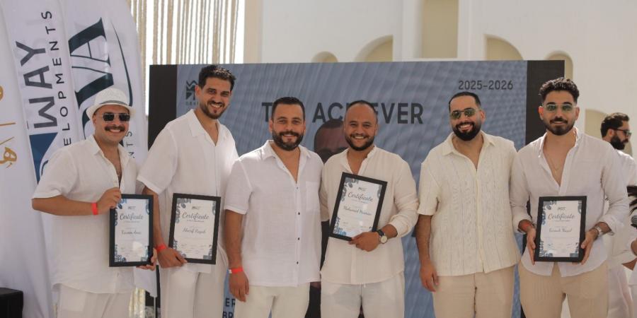 بالبلدي : بمبيعات
      تجاوزت
      120%
      من
      المستهدف..
      هاني
      فراج
      يكرّم
      المتميزين
      في
      «ديار»
      و«Westway»
      و«Harva»