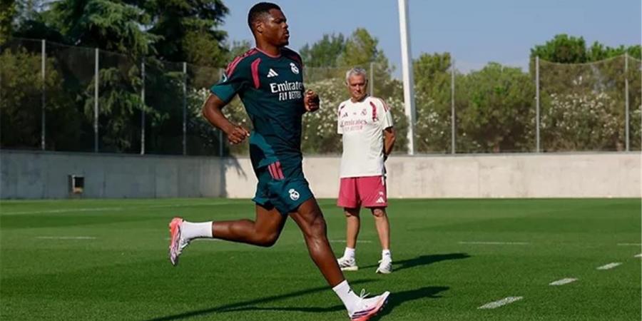 بالبلدي : دومفريس:
      سعيد
      بأول
      يوم
      لي
      في
      ريال
      مدريد..
      وهذه
      رسالتي
      للجماهير