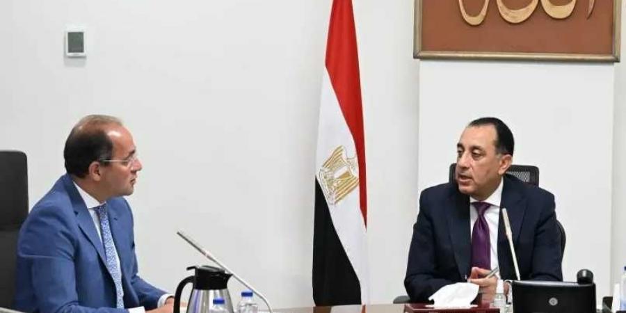 رئيس
      الوزراء
      يلتقى
      وزير
      المالية
      لبحث
      عدد
      من
      ملفات
      العمل