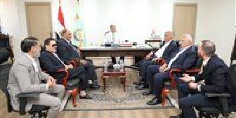 بالبلدي: وزير
      الزراعة:
      إنتاج
      الدواجن
      يرتفع
      إلى
      1.6
      مليار
      طائر..
      وتمويلات
      ميسرة
      لدعم
      المربين
      وتوسيع
      التصدير
