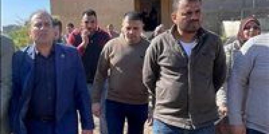 بالبلدي: دعم
      البنية
      الكهربائية
      بدمياط..
      تشغيل
      لوحة
      كهرباء
      ومنفذ
      شحن
      لخدمة
      شرمساح
      والزعاترة
      وكفرتقي