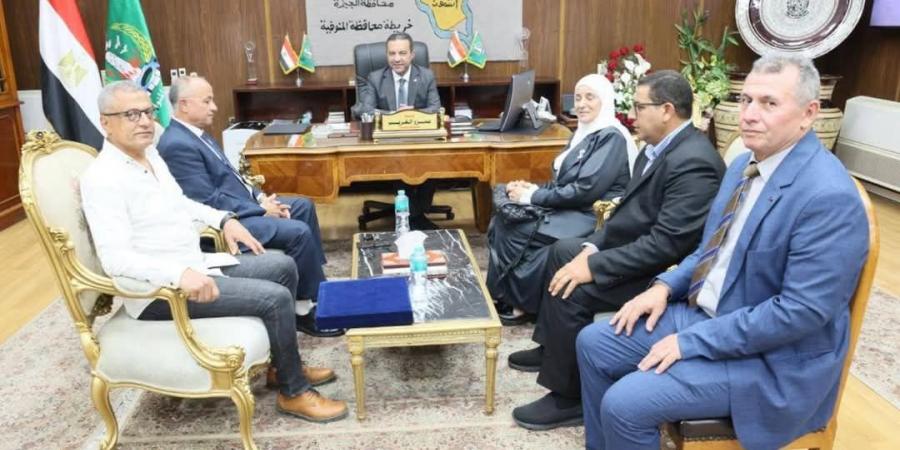 بالبلدي: محافظ
      المنوفية
      يلتقي
      وفدي
      مجلس
      الأمناء
      والآباء
      والمعلمين
      ونقابة
      التطبيقيين..
      اعرف
      التفاصيل