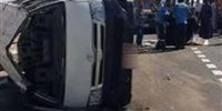 بالبلدي: إصابة
      5
      أشخاص
      في
      حادث
      انقلاب
      سيارة
      ميكروباص
      بالعياط