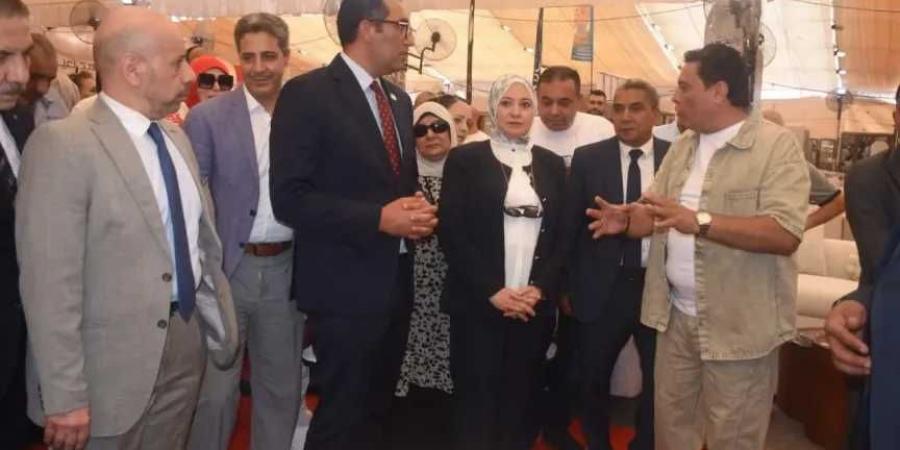 بالإنابة
      عن
      محافظ
      الإسكندرية..
      نائب
      المحافظ
      تفتتح
      معرض
      quot;صُنع
      في
      دمياطquot;
      للأثاث
      للعام
      الثاني
      على
      التوالي
      بكلية
      الهندسة