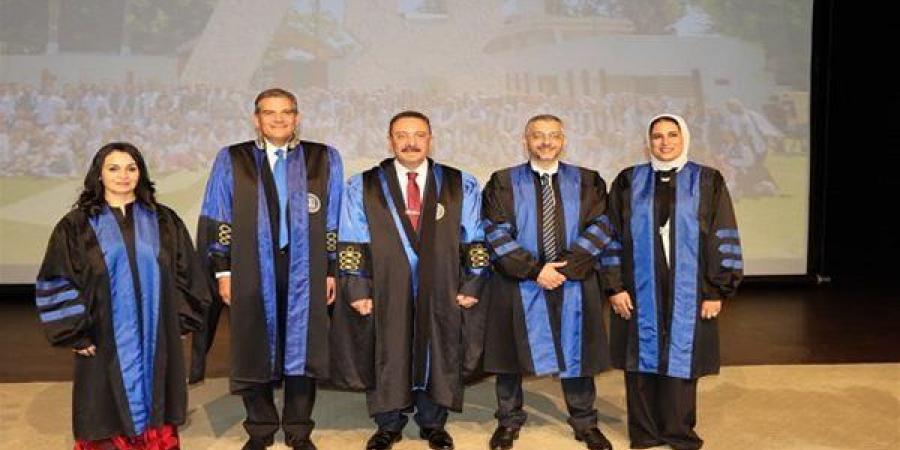 بالبلدي: جامعة
      الإسكندرية
      تواصل
      ريادة
      تصنيف
      طب
      الأسنان
      عربيًا
      وإفريقيًا
      وتحتفل
      بتخريج
      الدفعة
      الـ78