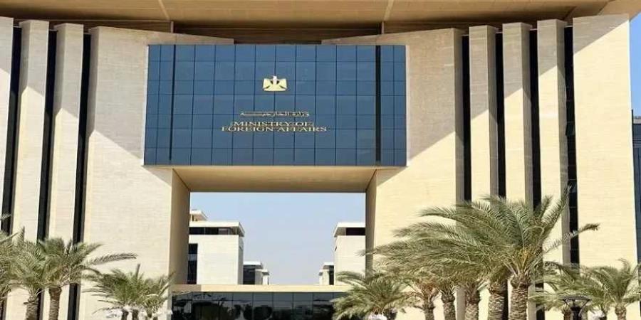 مؤتمر
      المصريين
      في
      الخارج
      يناقش
      5
      ملفات
      رئيسية
      لدعم
      الاستثمار
      والتعليم
      والخدمات
      الرقمية