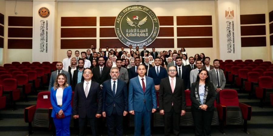 بالبلدي : رئيس
      الرقابة
      المالية
      يستقبل
      الطلاب
      المميزين
      في
      منحة
      التدريب
      الصيفي
      بالهيئة