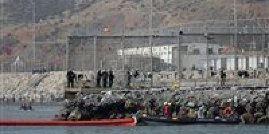 بالبلدي: بعد
      موجة
      الهجرة
      من
      المغرب..
      إسبانيا
      تنصب
      حاجزا
      عائما
      في
      سبتة