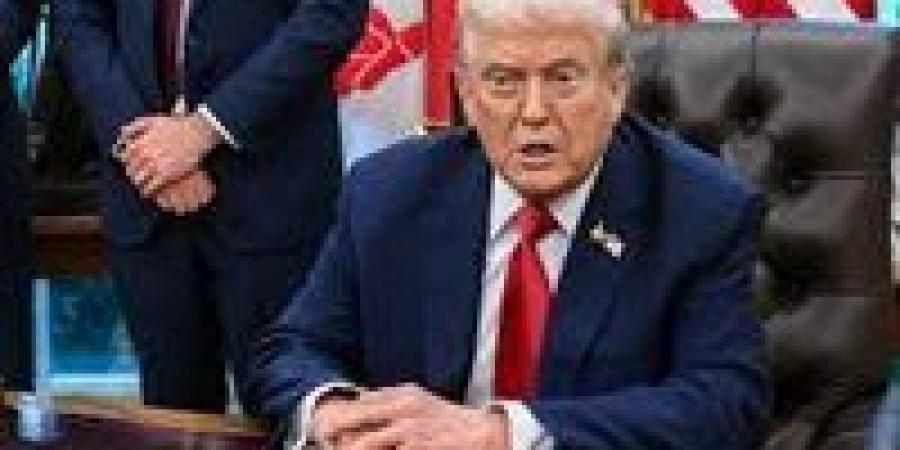 بالبلدي: مفبركة..
      ترامب
      يرفض
      استطلاعات
      تراجع
      شعبيته
      ويتهم
      الإعلام
      بالكذب