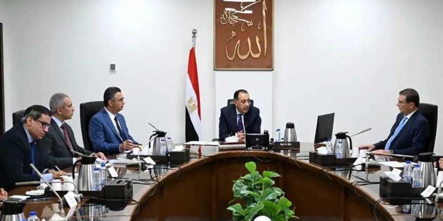 رئيس
      الوزراء
      يتابع
      جهود
      توافر
      المخزون
      الاستراتيجي
      من
      السلع
      والمنتجات
      الأساسية