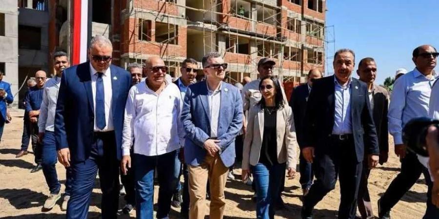وزير
      التخطيط
      ومحافظ
      البحيرة
      يتفقدان
      مشروع
      إنشاء
      المدرسة
      المصرية
      اليابانية
      بمدينة
      دمنهور«»