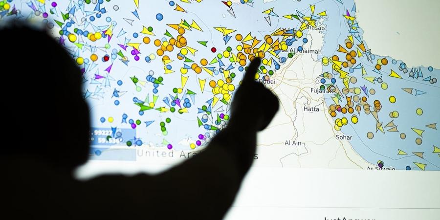 belbalady الإمارات تعلن تعرض اثنتين من سفنها لـ"هجوم إيراني" في مضيق هرمز: "أعمال قرصنة من الحرس الثوري"